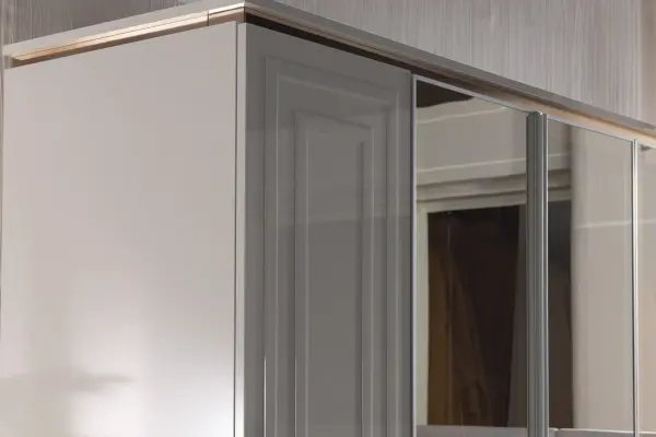 Briella Cam 6 Kapaklı Dolap